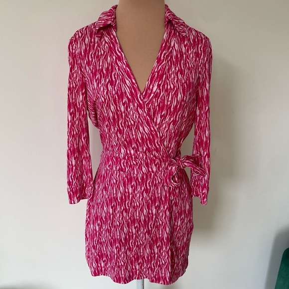 Diane von Furstenberg DVF Silk Pink Printed B-Neck Wrap Celeste Romper EUC Sz 4